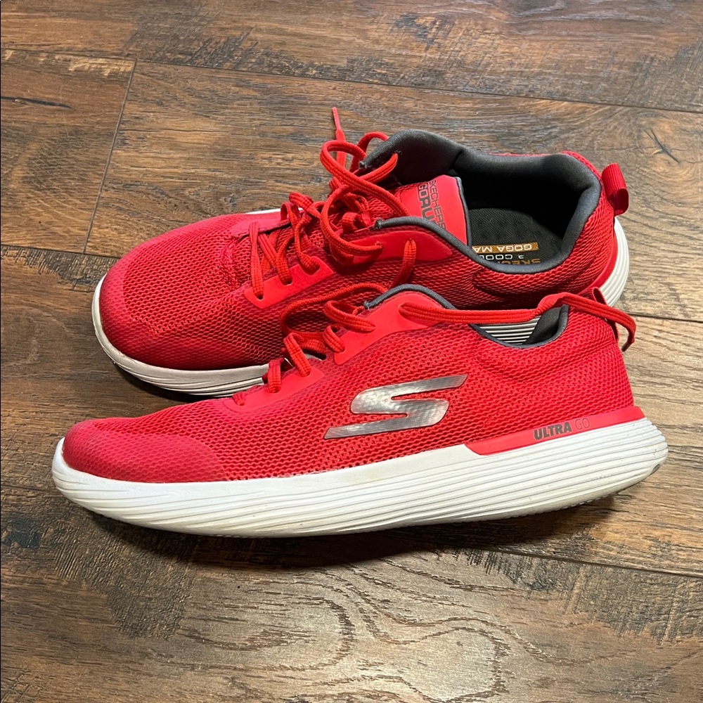 Skechers Men’s Go Run Air Cooled Goga Mat - red, white, gray